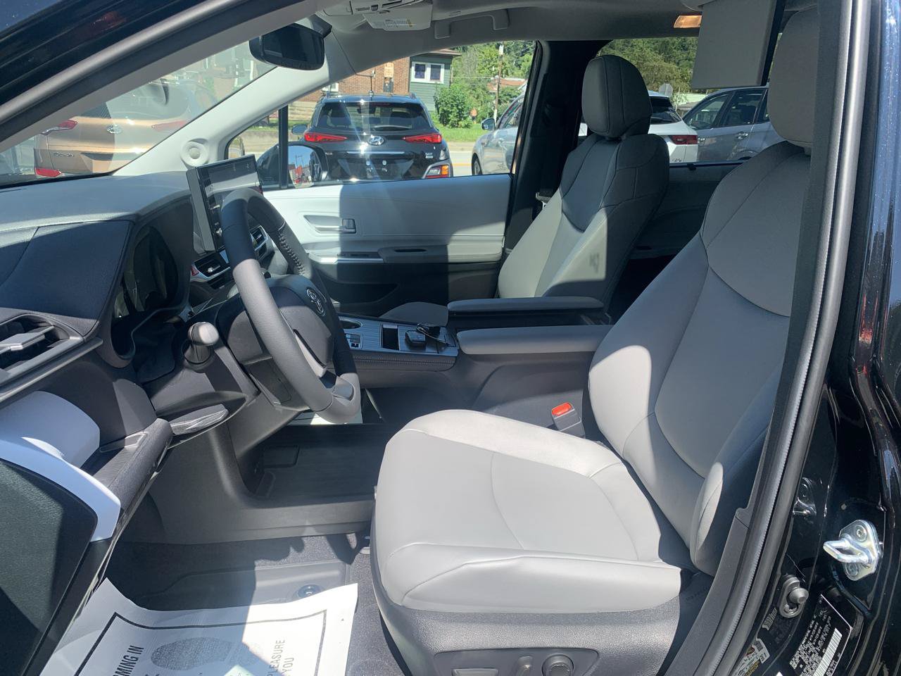 Used 2026 Toyota Sienna XLE AWD/4WD image 19