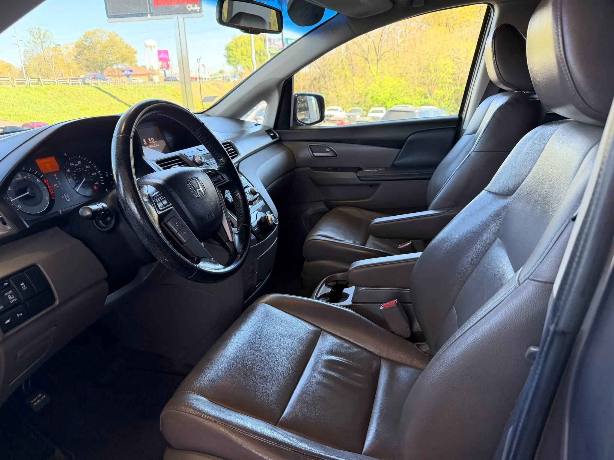 Used 2011 Honda Odyssey Touring image 1