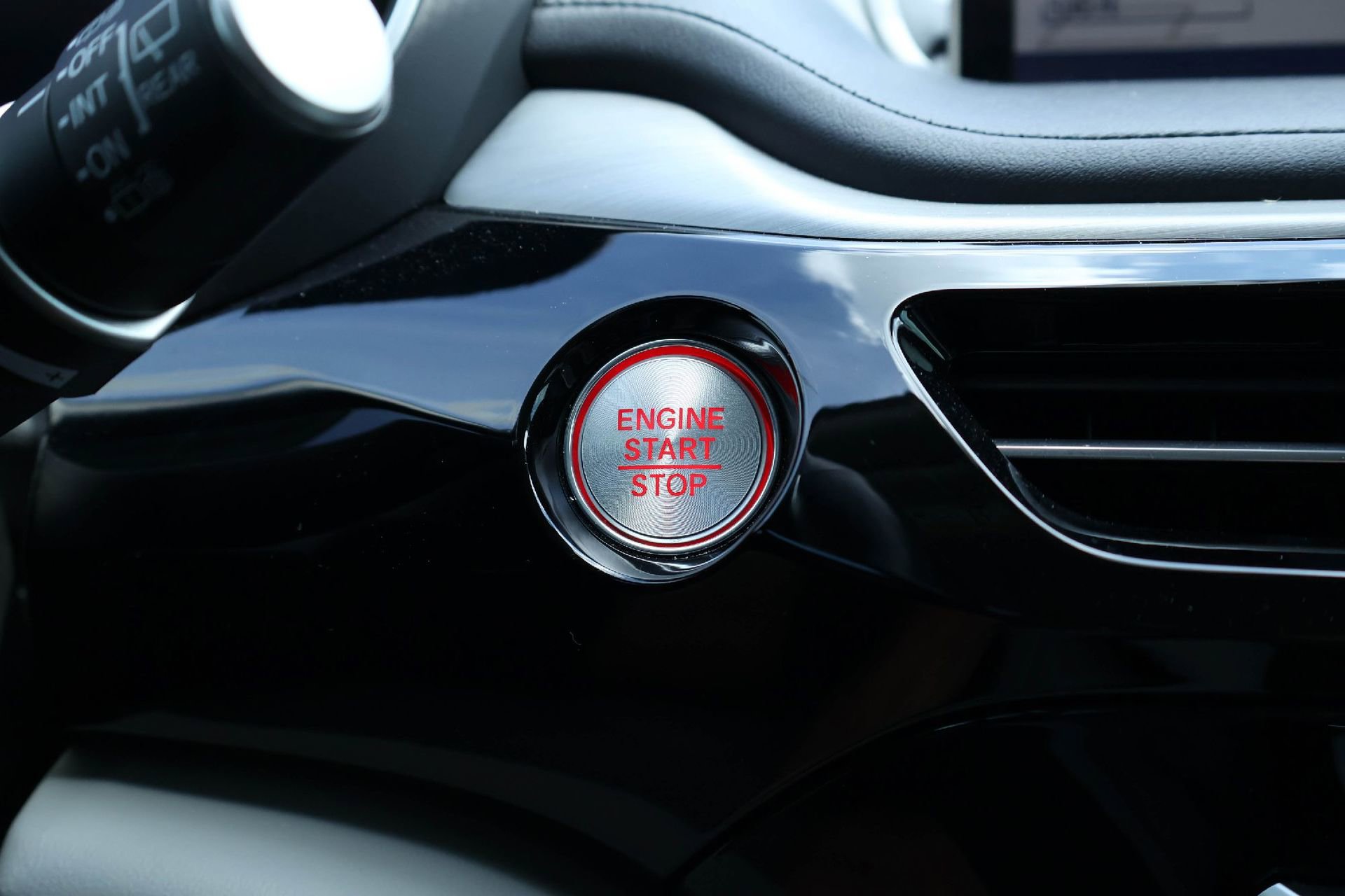 Certified 2023 Acura MDX FWD w/ Technology Package image 25