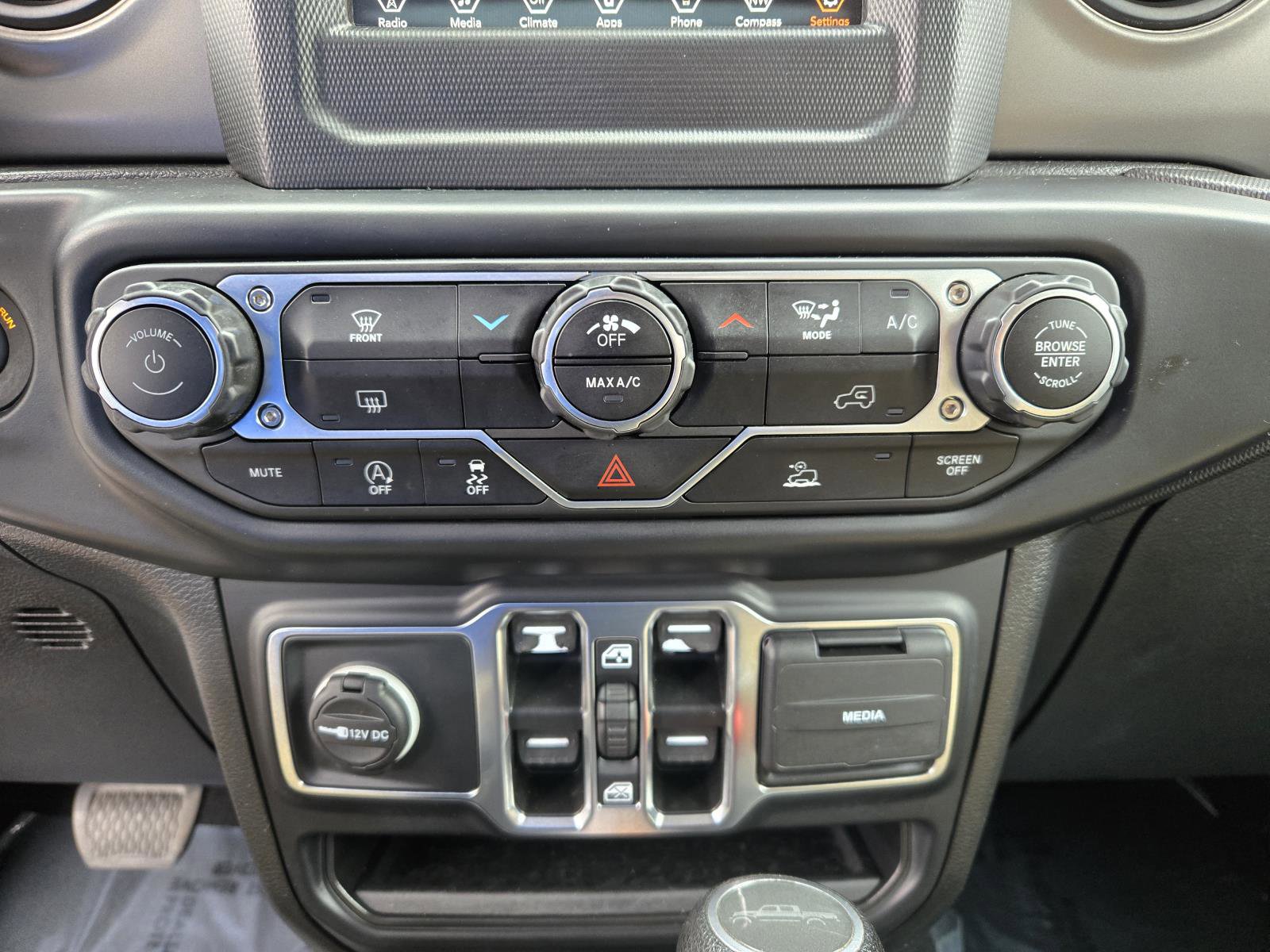 Certified 2022 Jeep Gladiator Sport AWD/4WD image 12