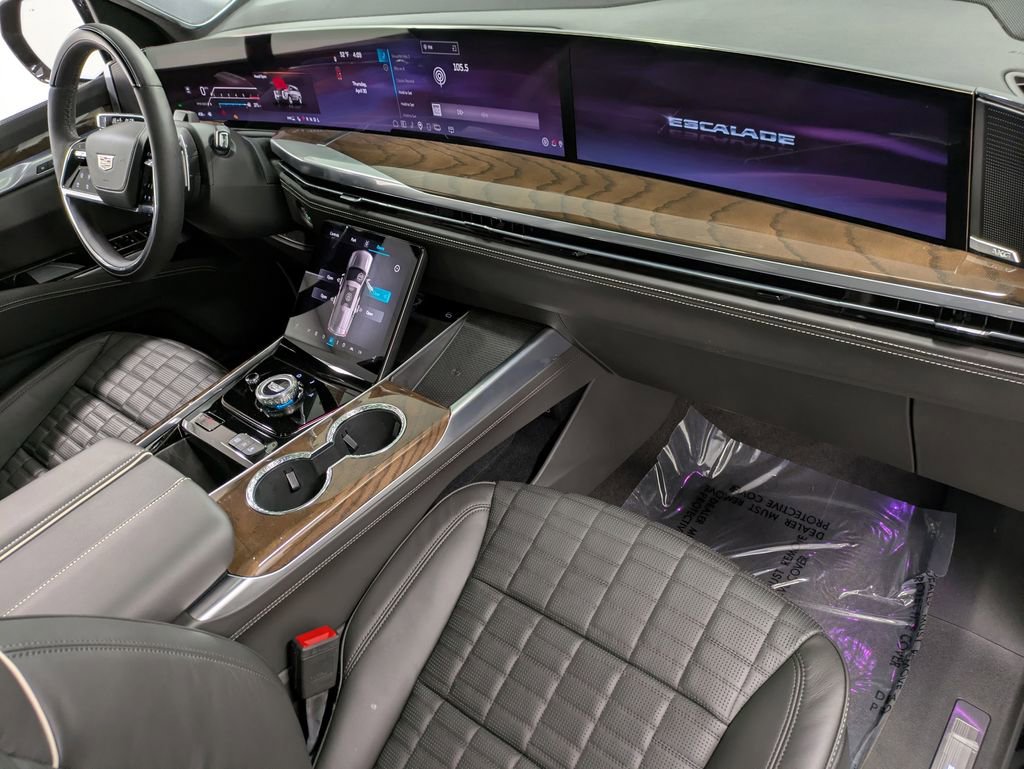 Used 2026 Cadillac Escalade Platinum Sport w/ LPO, Floor Liner Package AWD/4WD image 31