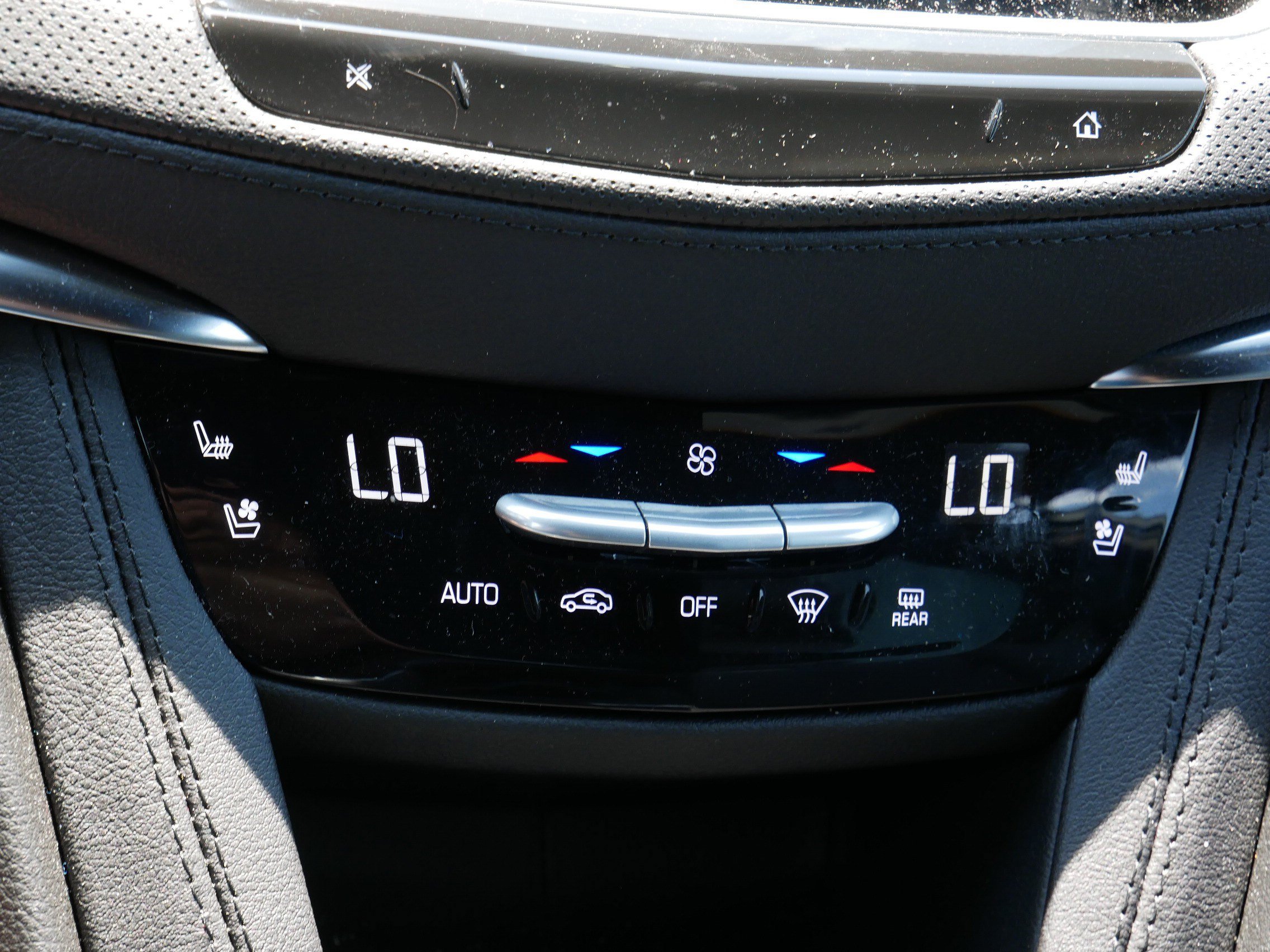 Certified 2025 Cadillac XT5 Sportv w/ LPO, Floor Liner Package AWD/4WD image 22