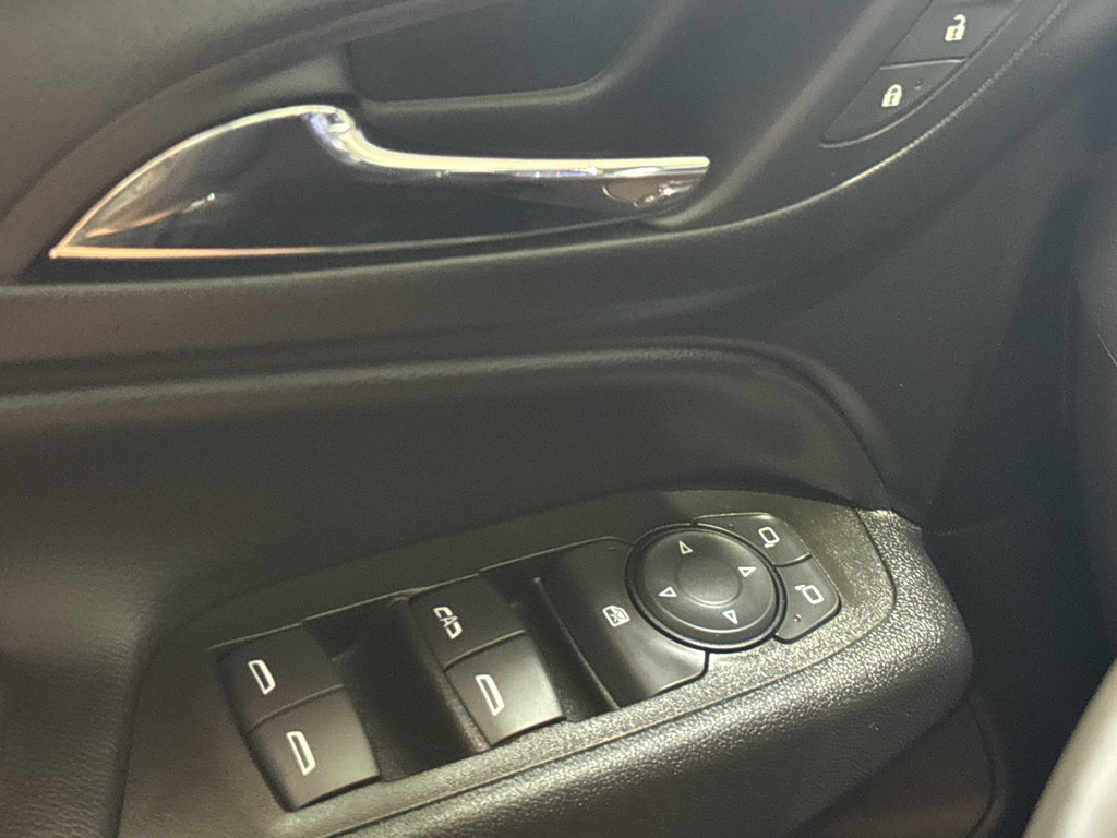 Used 2023 Chevrolet Equinox LT AWD/4WD image 34