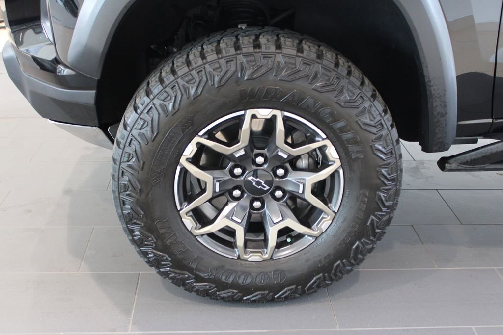 Used 2024 Chevrolet Colorado ZR2 w/ ZR2 Convenience Package III AWD/4WD image 29