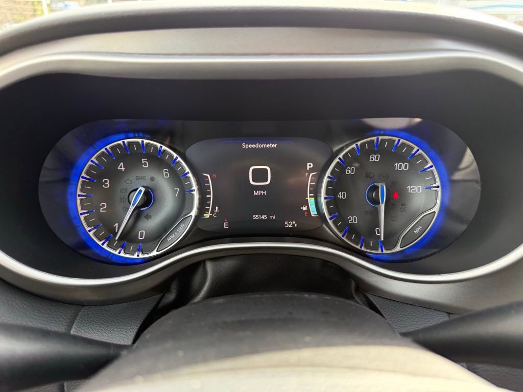 Used 2024 Chrysler Pacifica Touring-L image 22