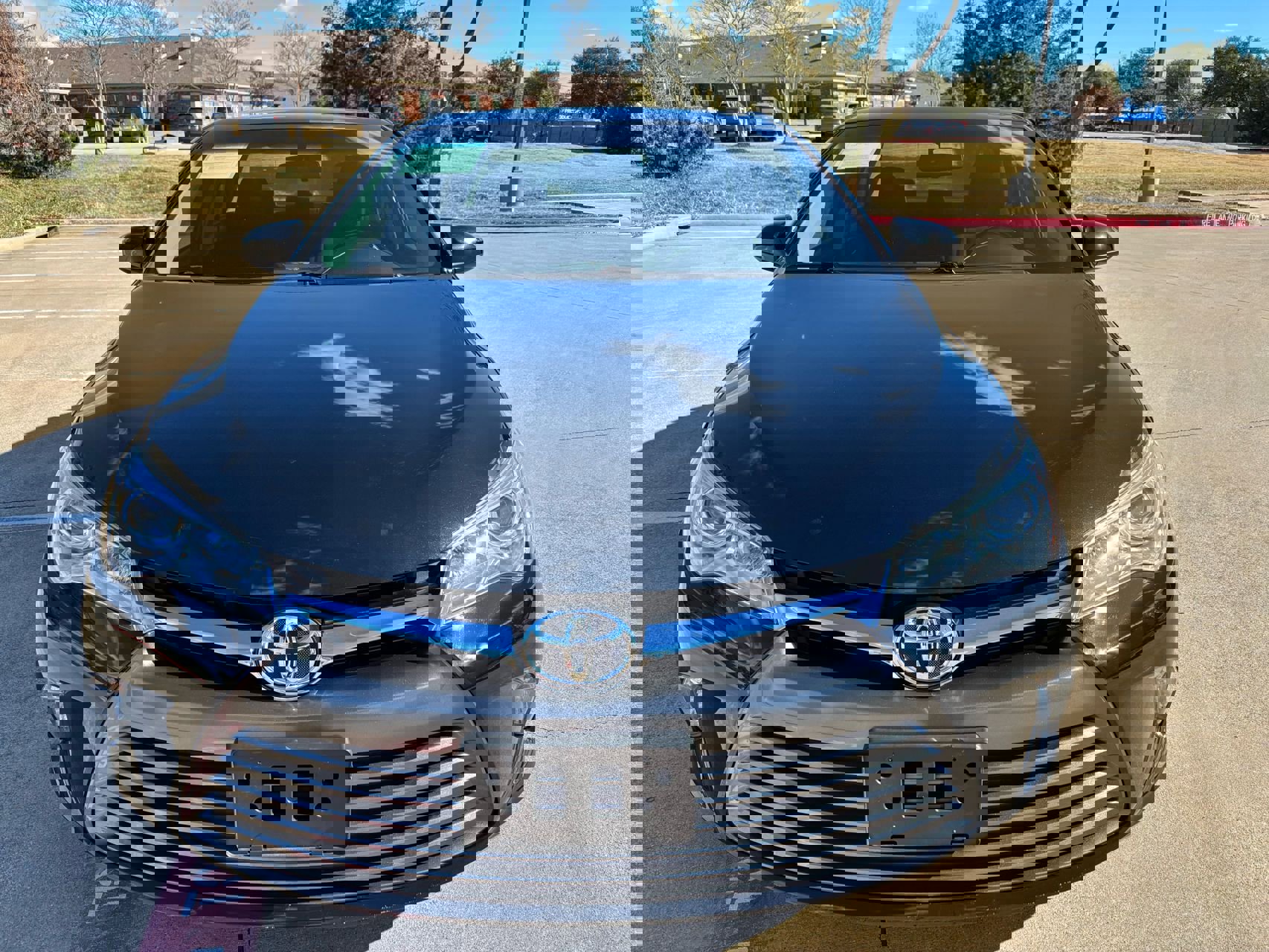 Used 2017 Toyota Camry LE image 2