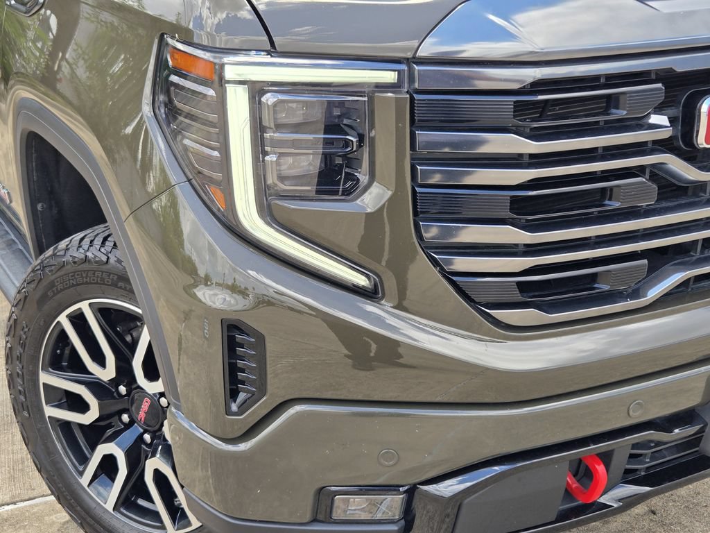 Used 2023 GMC Sierra 1500 AT4 w/ AT4 Premium Package AWD/4WD image 9