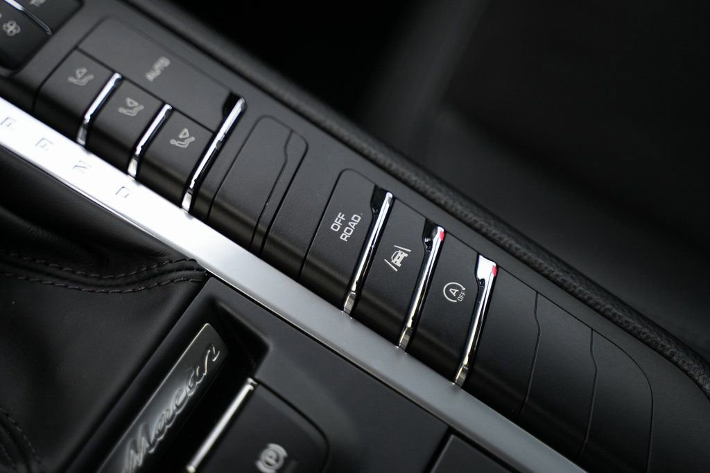 Used 2017 Porsche Macan w/ Driver Memory Package image 47