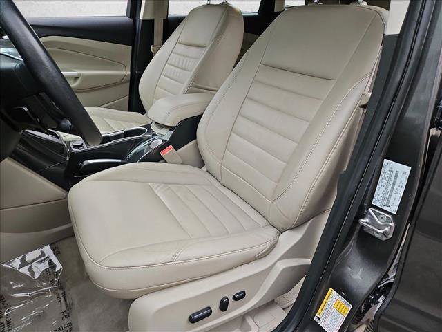 Used 2015 Ford Escape Titanium w/ Equipment Group 301A AWD/4WD image 16