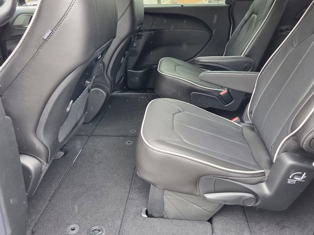 New 2027 Chrysler Pacifica Limited w/ S Appearance Package FWD image 13