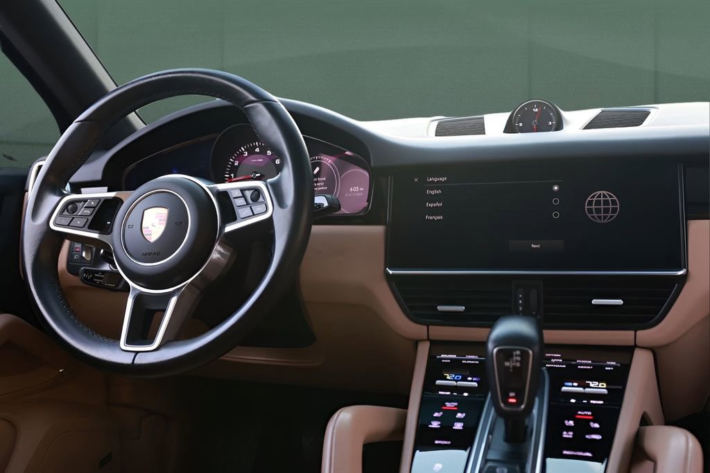 Used 2023 Porsche Cayenne image 32