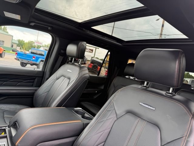 Used 2023 Ford Expedition Max Platinum AWD/4WD image 3