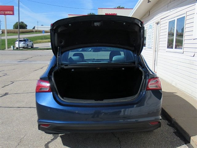 Used 2021 Chevrolet Malibu LT FWD image 9