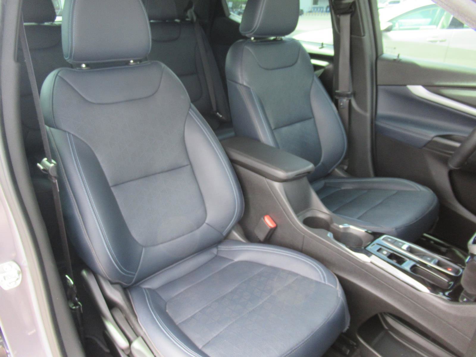 Used 2023 Chevrolet Bolt EUV Premier w/ Sun & Sound Package image 8