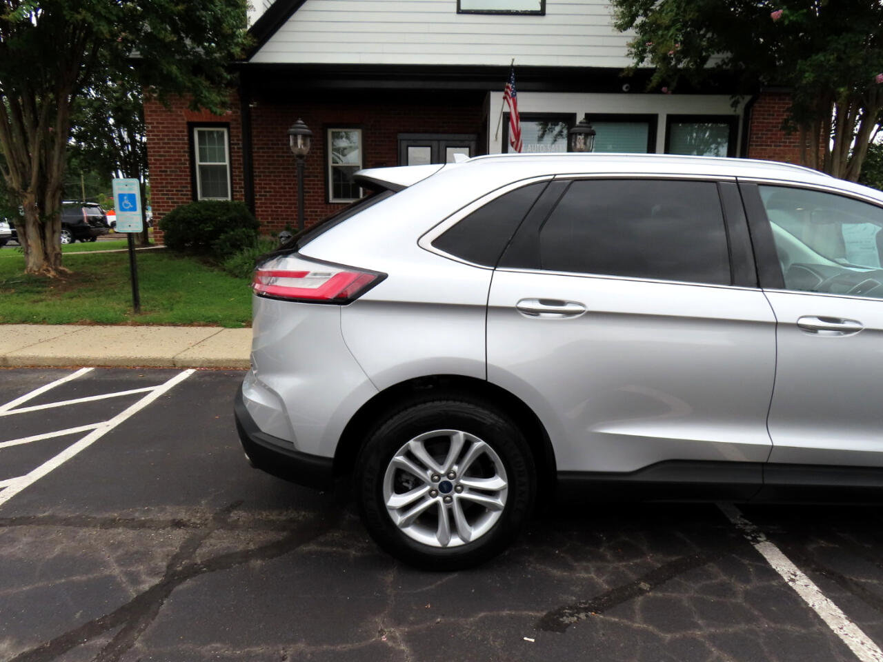 Used 2019 Ford Edge SEL image 7