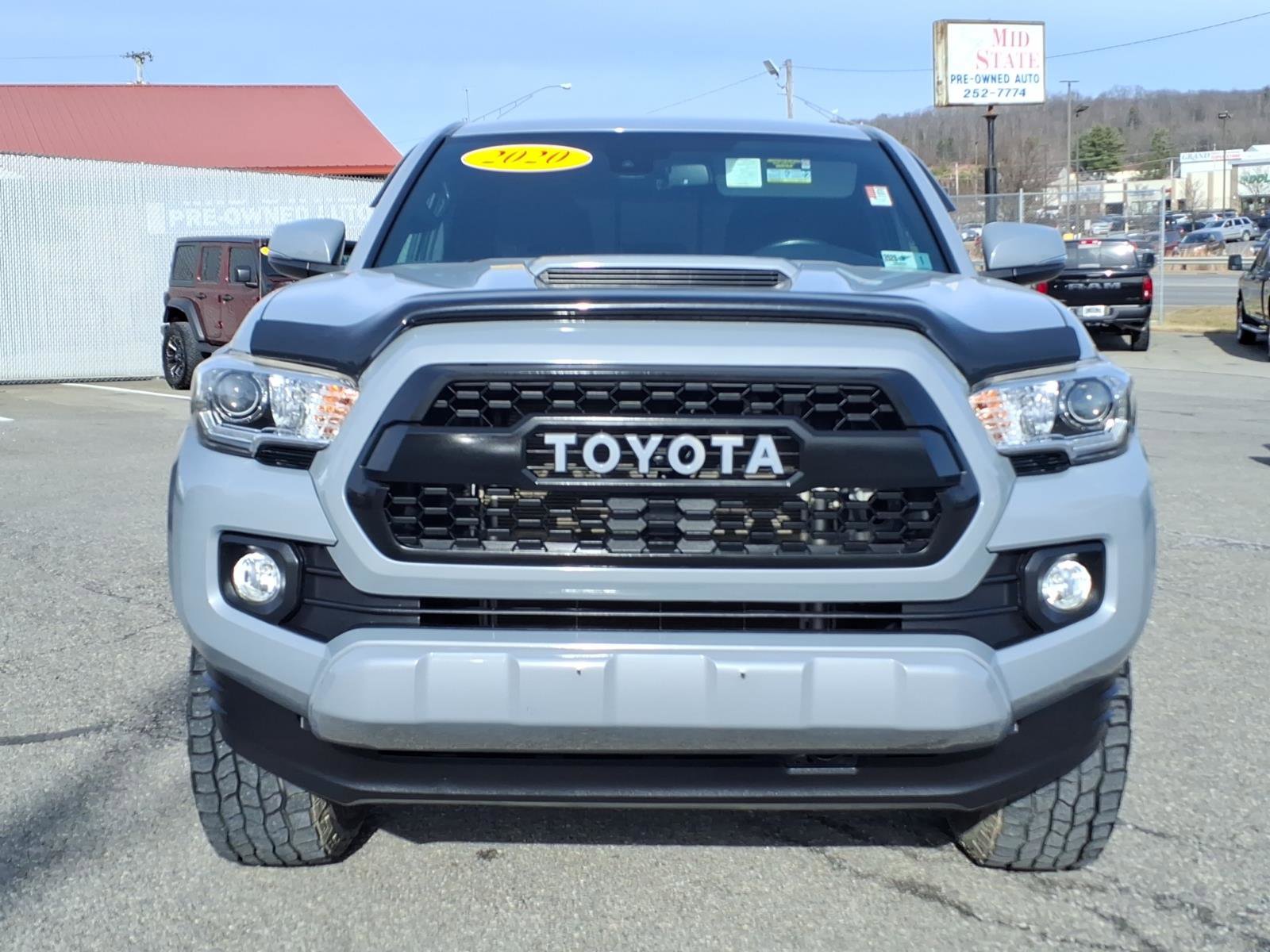 Used 2020 Toyota Tacoma TRD Off-Road image 10