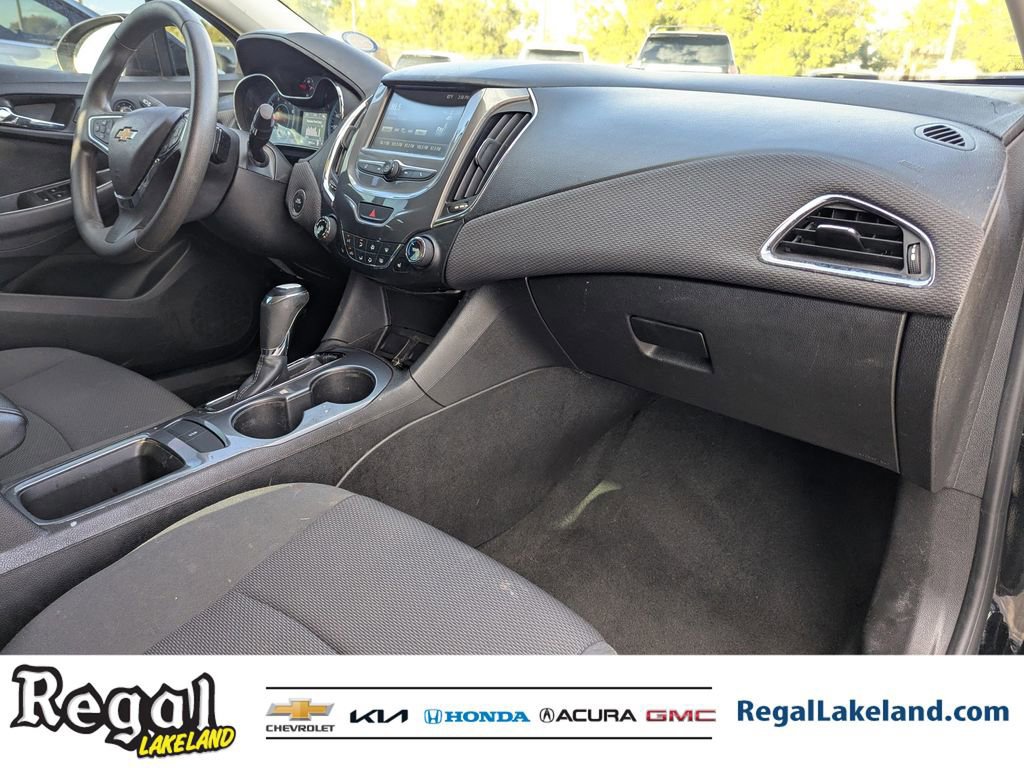 Used 2017 Chevrolet Cruze LT w/ Convenience Package image 9