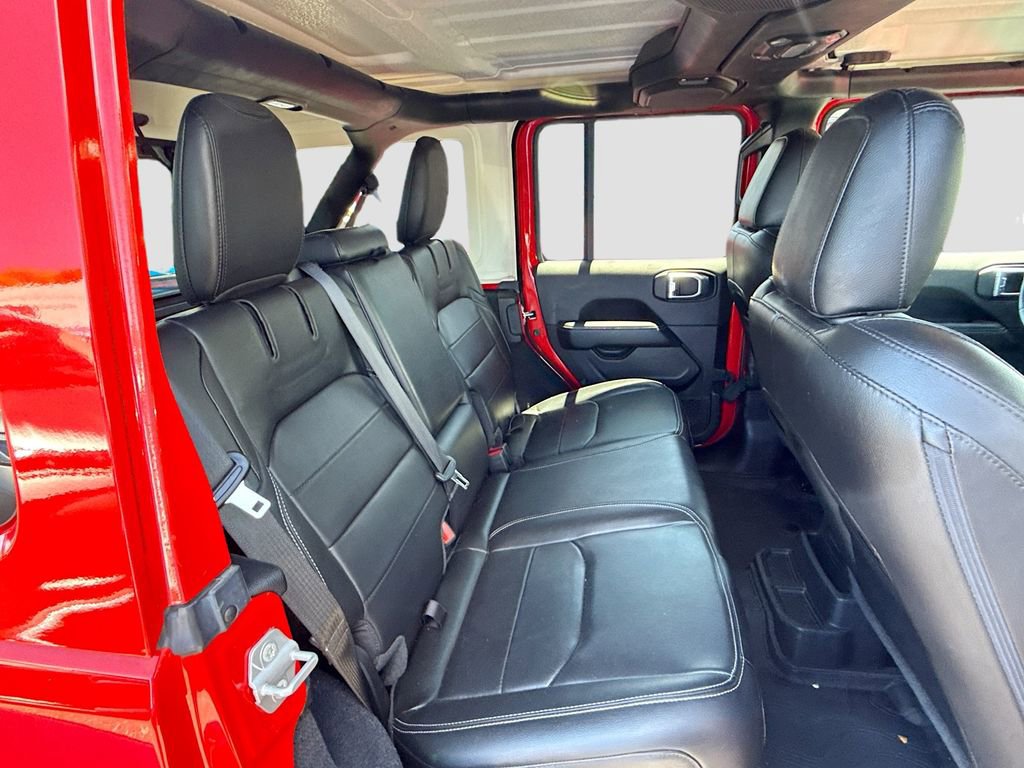 Used 2022 Jeep Wrangler Unlimited Sahara w/ Cold Weather Group AWD/4WD image 30