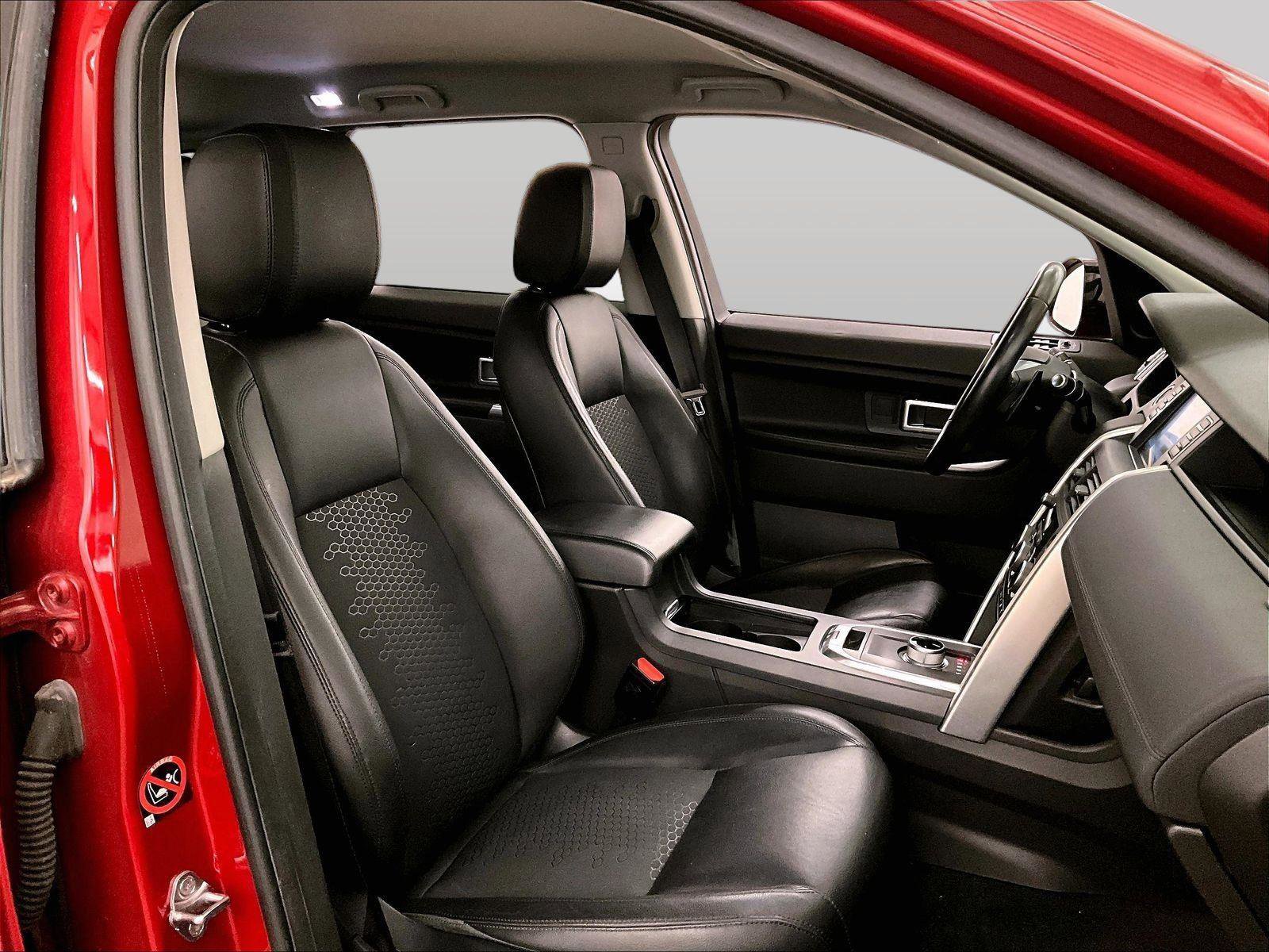 Used 2016 Land Rover Discovery Sport SE image 7