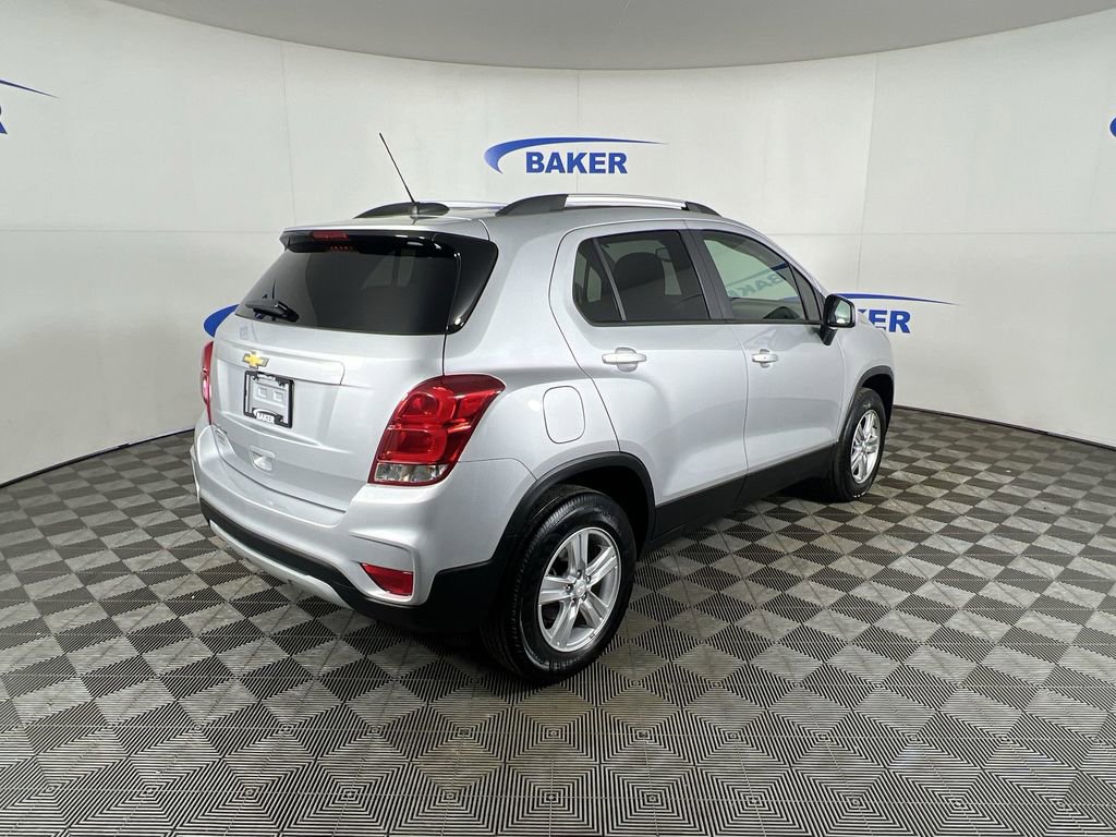 Used 2022 Chevrolet Trax LT w/ LT Convenience Package image 9