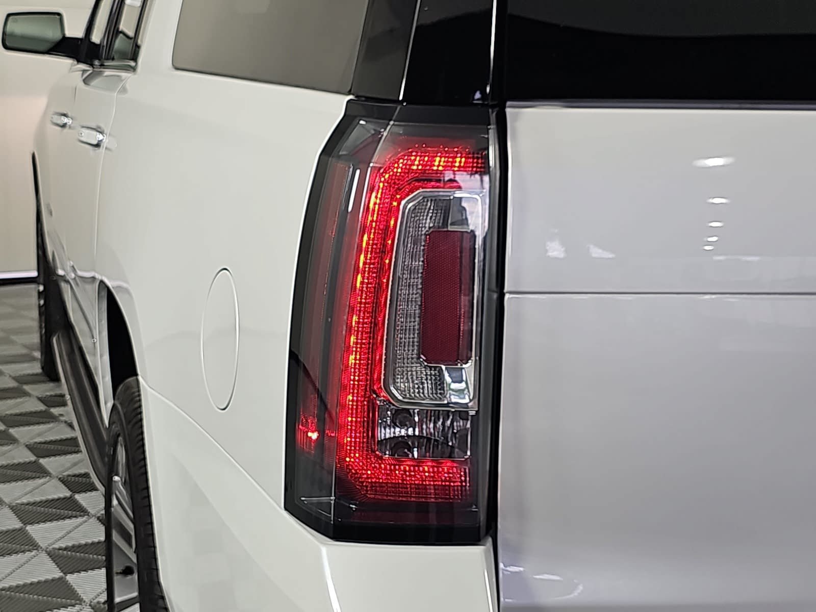 Used 2020 GMC Yukon XL Denali w/ Open Road Package RWD image 32