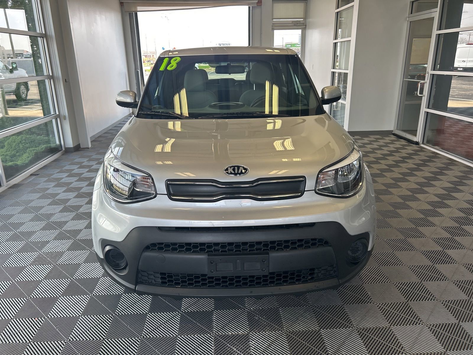 Used 2018 Kia Soul FWD image 2
