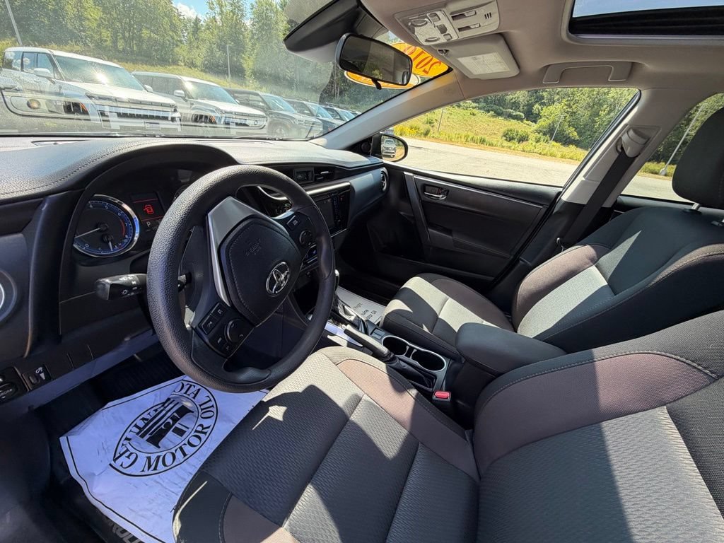 Used 2019 Toyota Corolla LE w/ LE Premium Package w/Moonroof FWD image 6