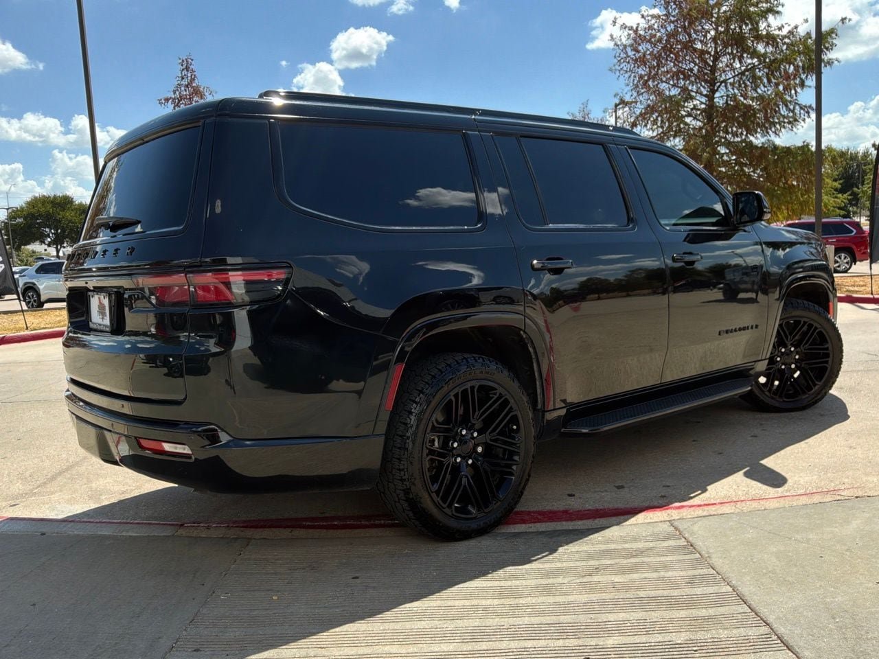 Used 2022 Jeep Wagoneer Series I AWD/4WD image 6