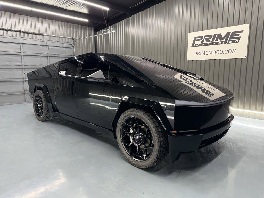 Used 2024 Tesla Cybertruck AWD Crew Cab image 2