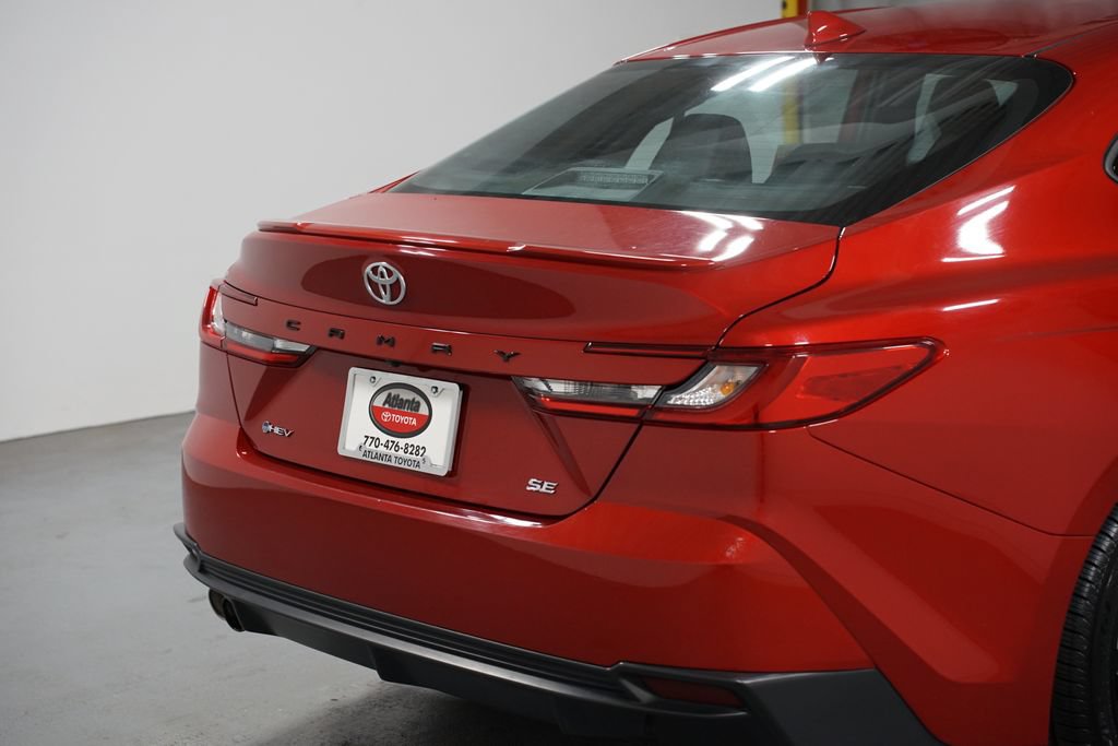 Used 2025 Toyota Camry SE FWD image 9