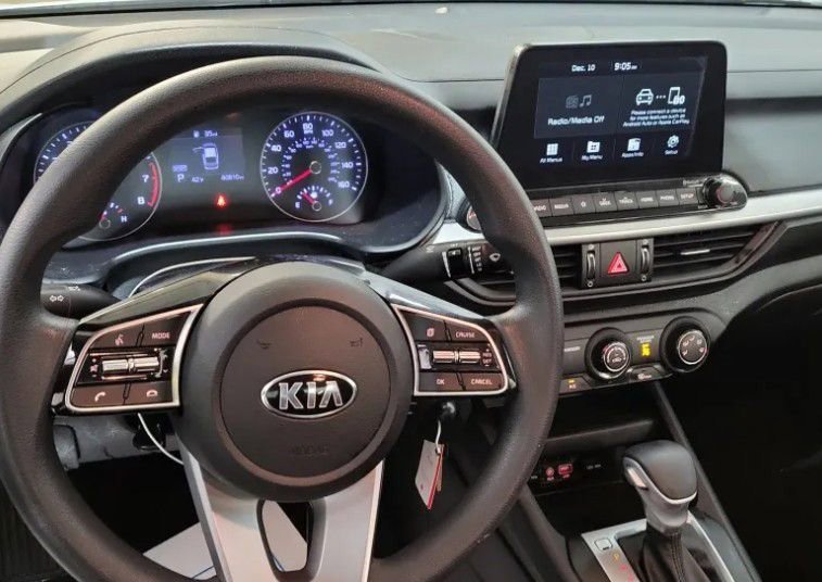 Used 2021 Kia Forte LXS image 2