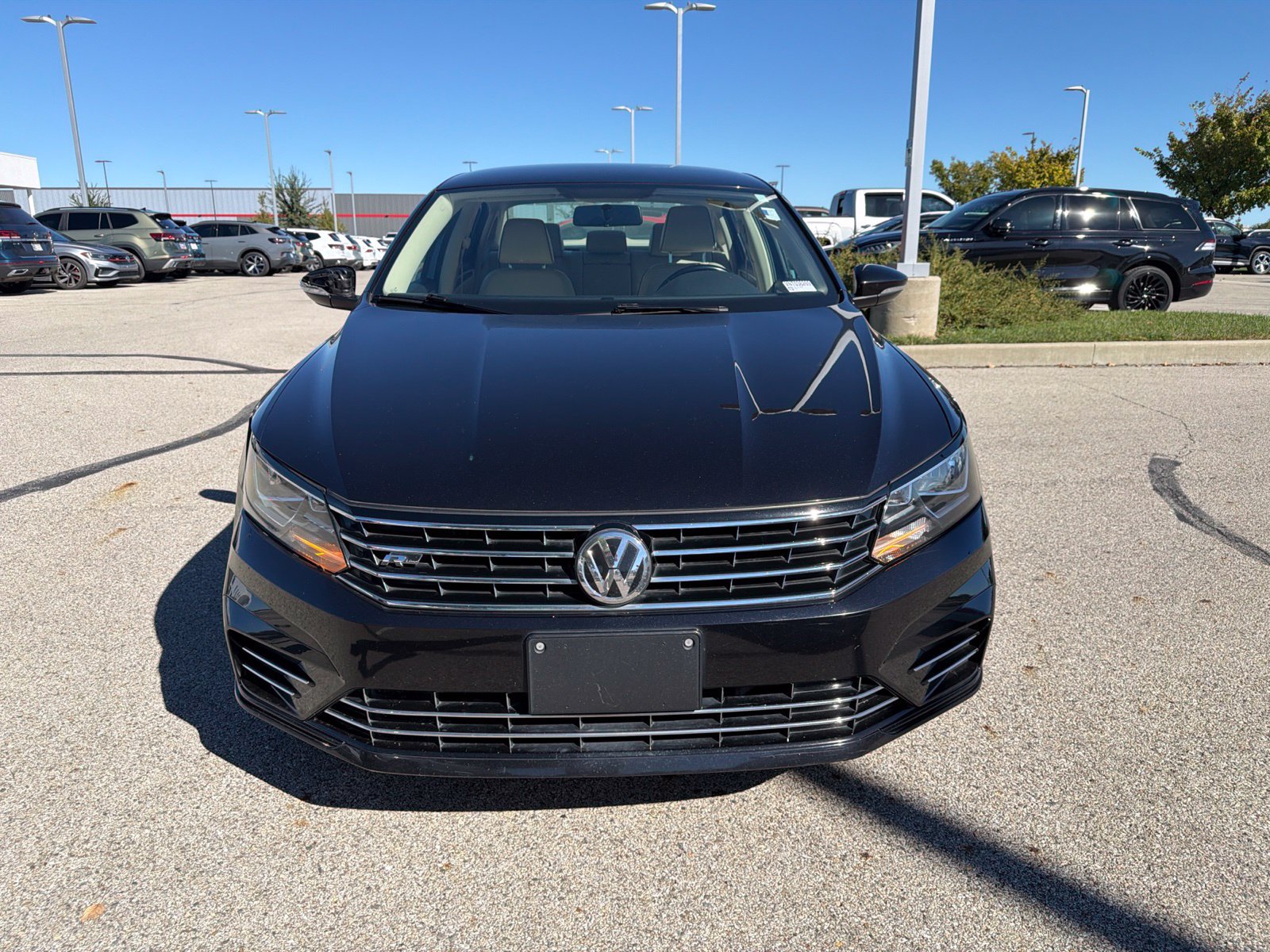 Used 2018 Volkswagen Passat 2.0T R-Line FWD image 4