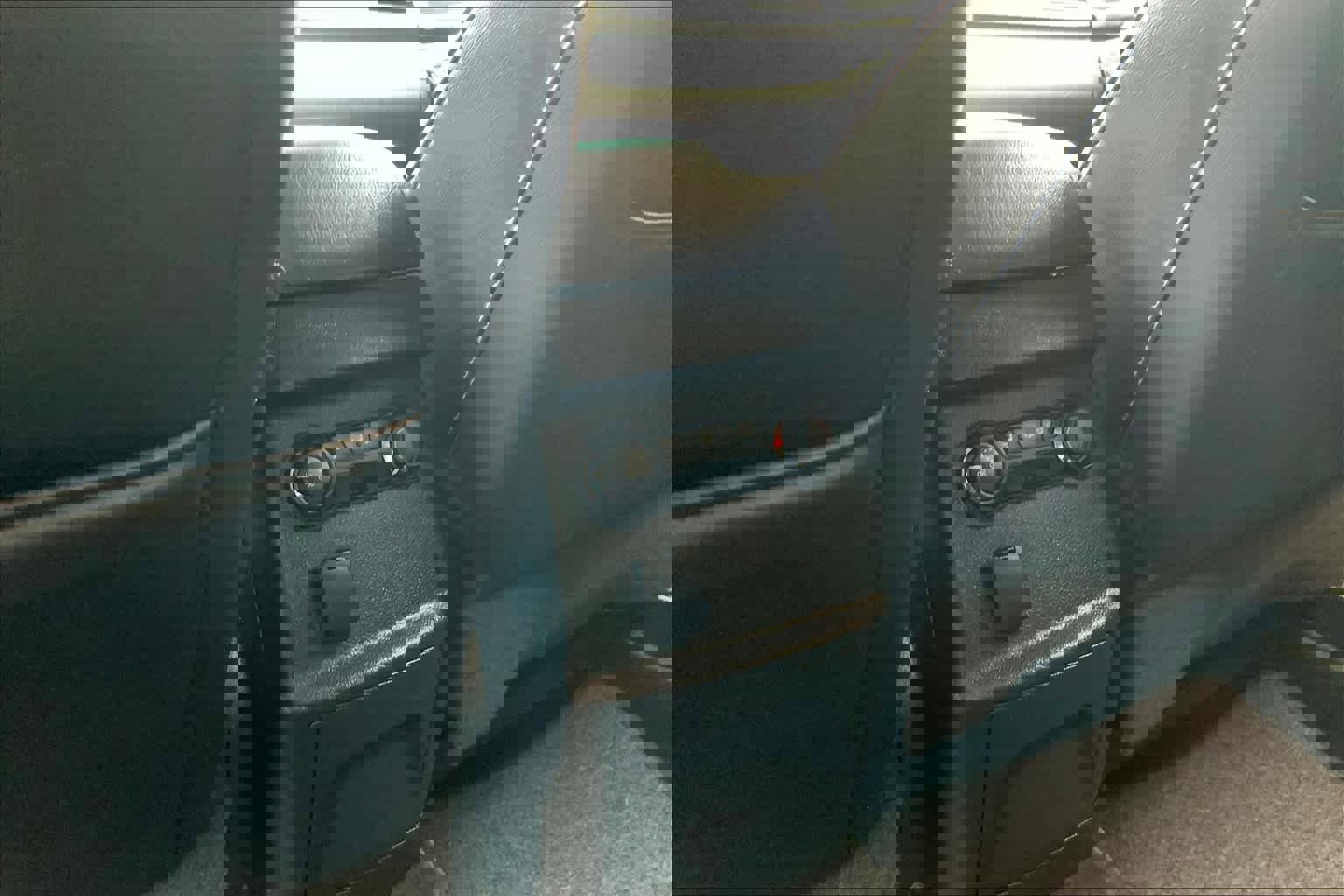 Used 2015 Ford Explorer XLT w/ Equipment Group 202B image 32