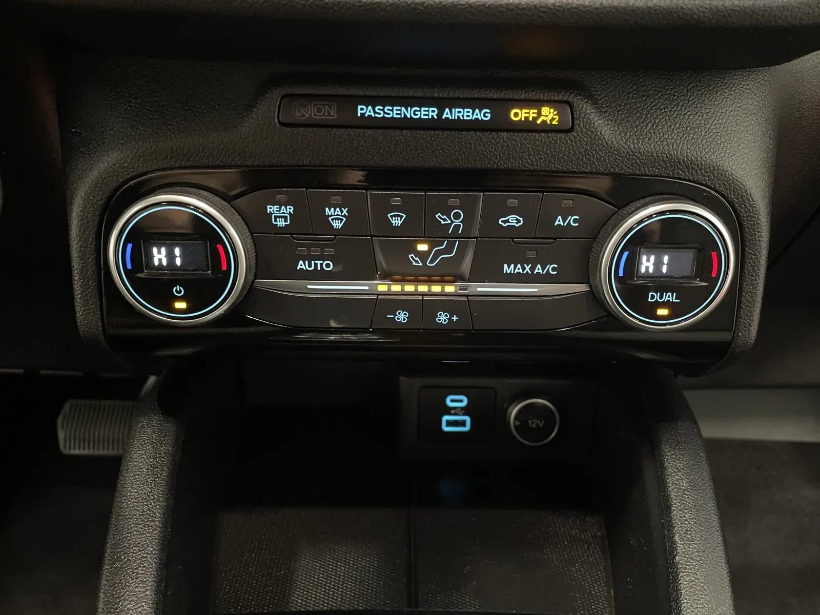 Used 2021 Ford Escape SE image 32