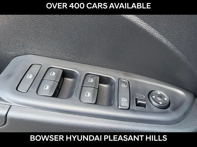 New 2026 Hyundai Venue SEL FWD image 8