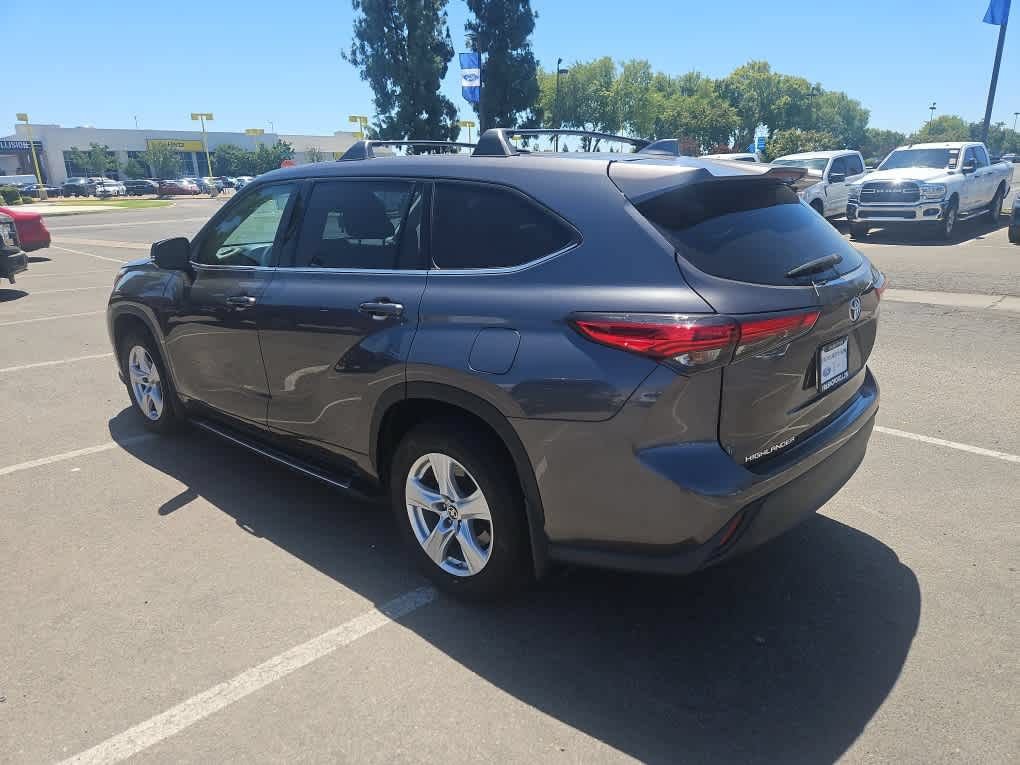 Used 2021 Toyota Highlander L FWD image 5