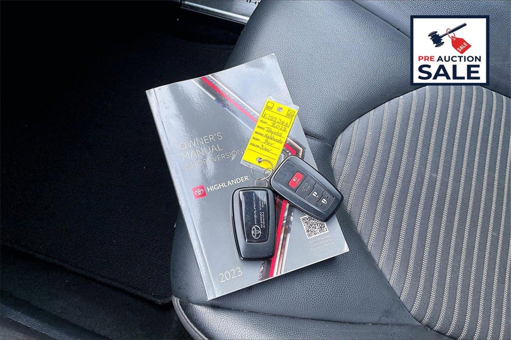 Used 2023 Toyota Highlander XSE image 11