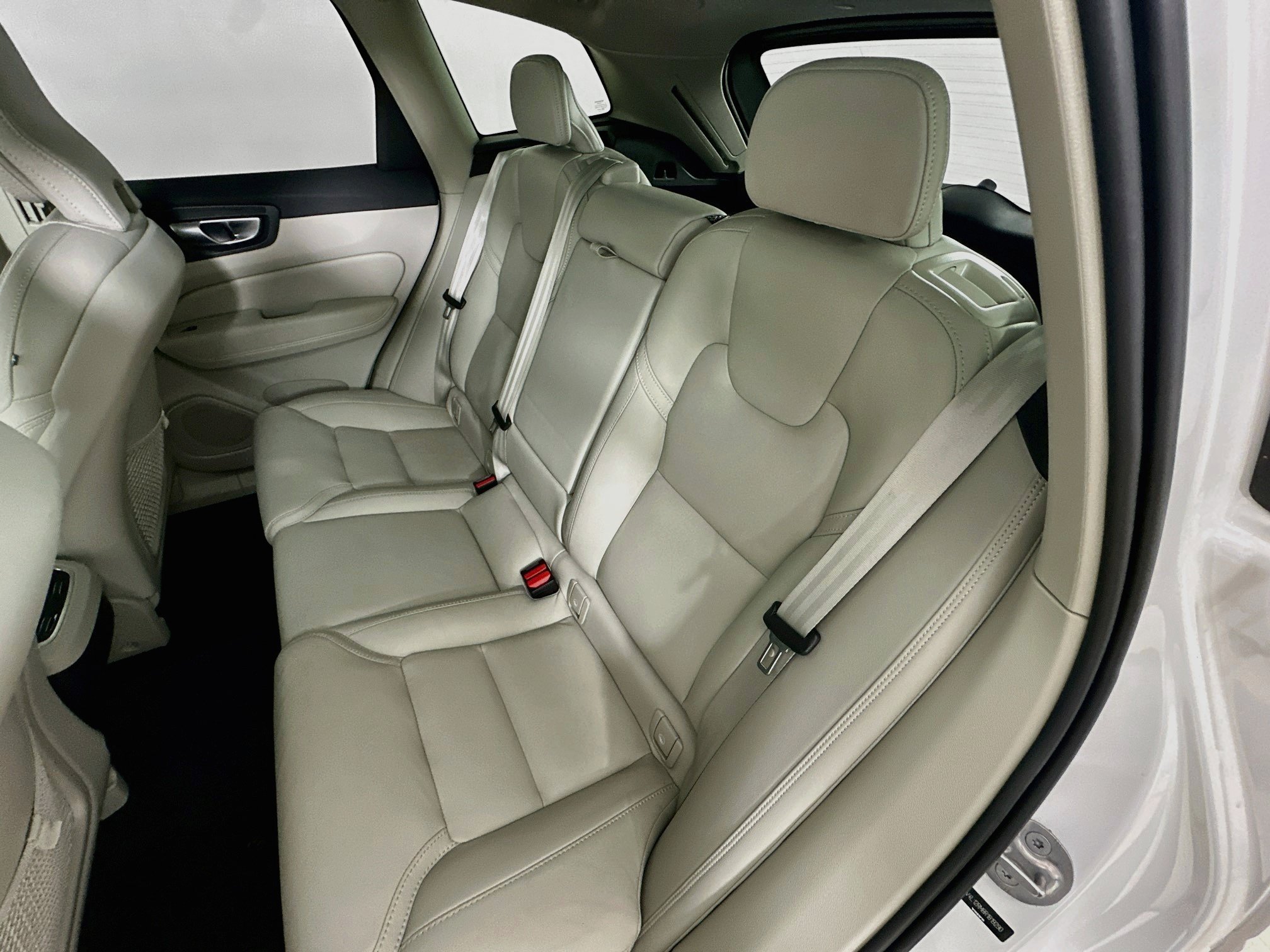Used 2024 Volvo XC60 B5 Ultimate w/ Climate Package AWD/4WD image 29