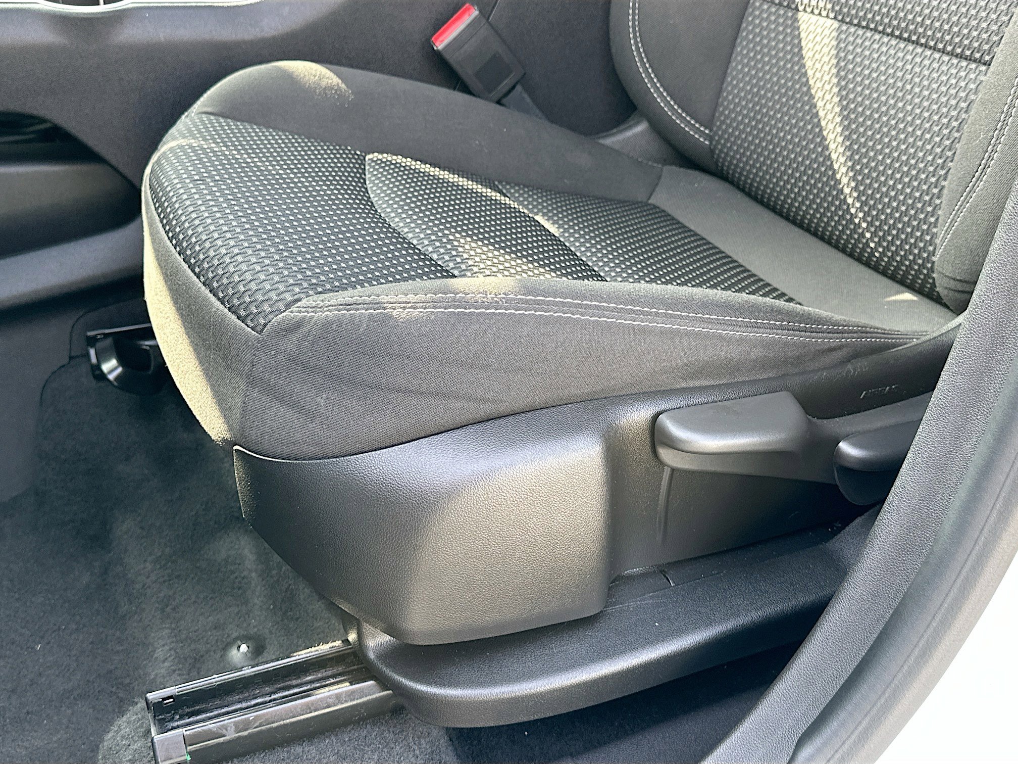 Used 2024 GMC Terrain SLE image 18