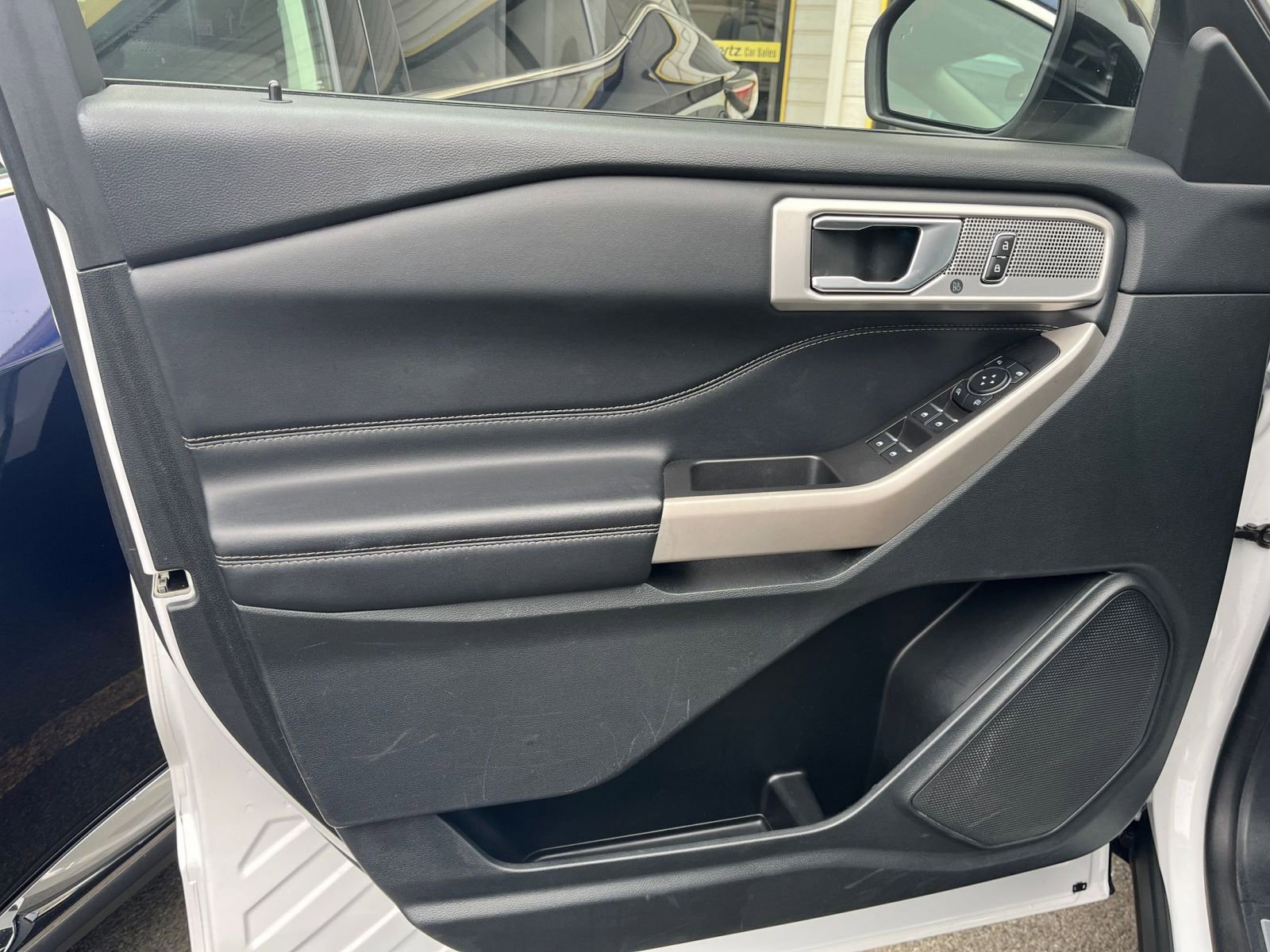 Used 2023 Ford Explorer Limited image 18