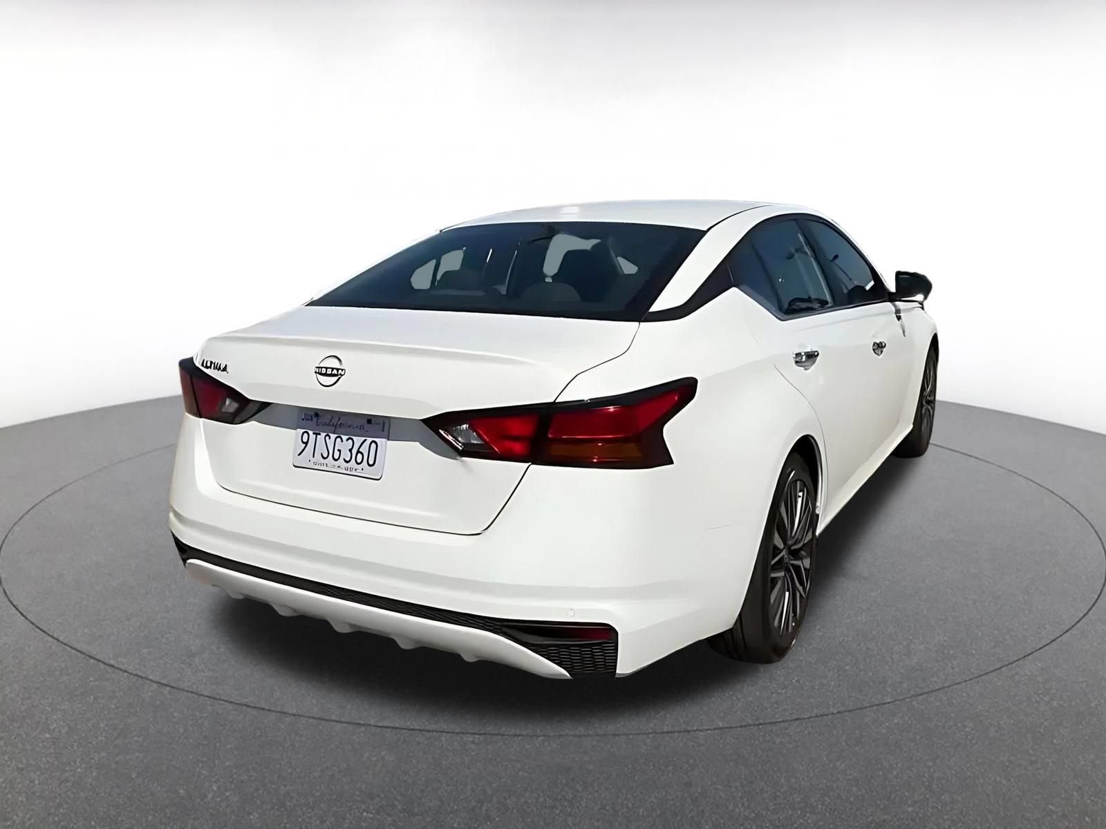 Used 2025 Nissan Altima 2.5 SV FWD image 15
