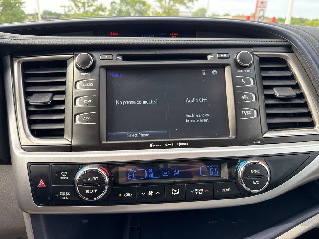 Used 2018 Toyota Highlander Plus AWD/4WD image 13