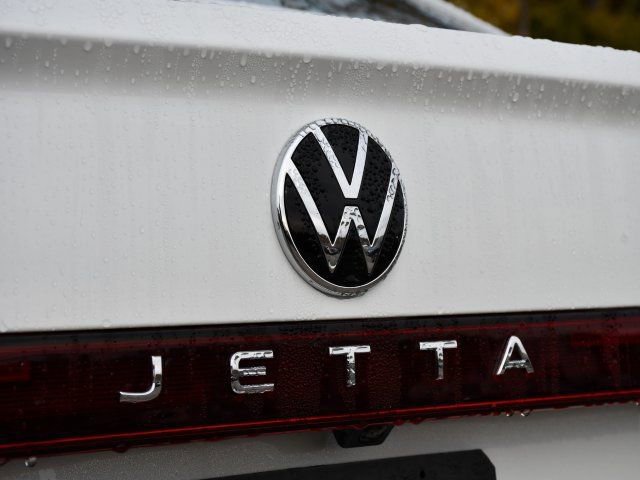New 2026 Volkswagen Jetta SE FWD image 9