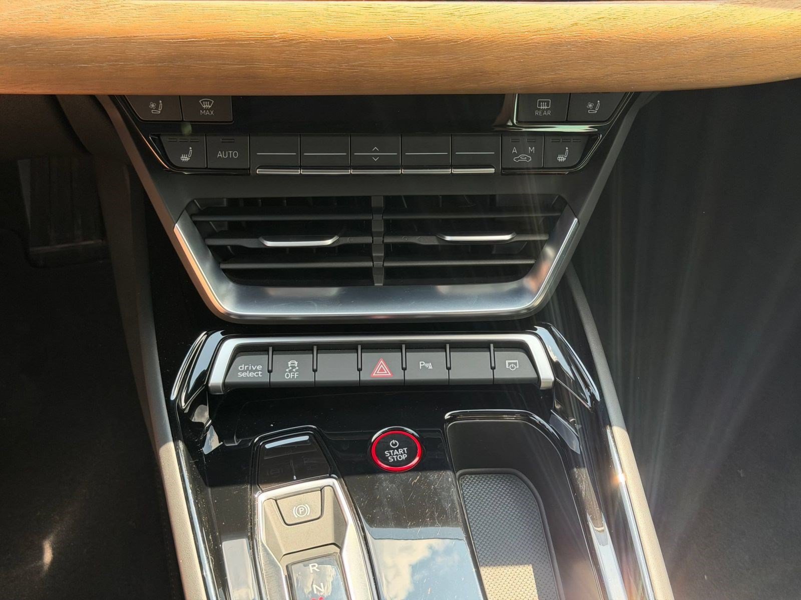 Certified 2023 Audi e-tron GT Premium Plus AWD/4WD image 28