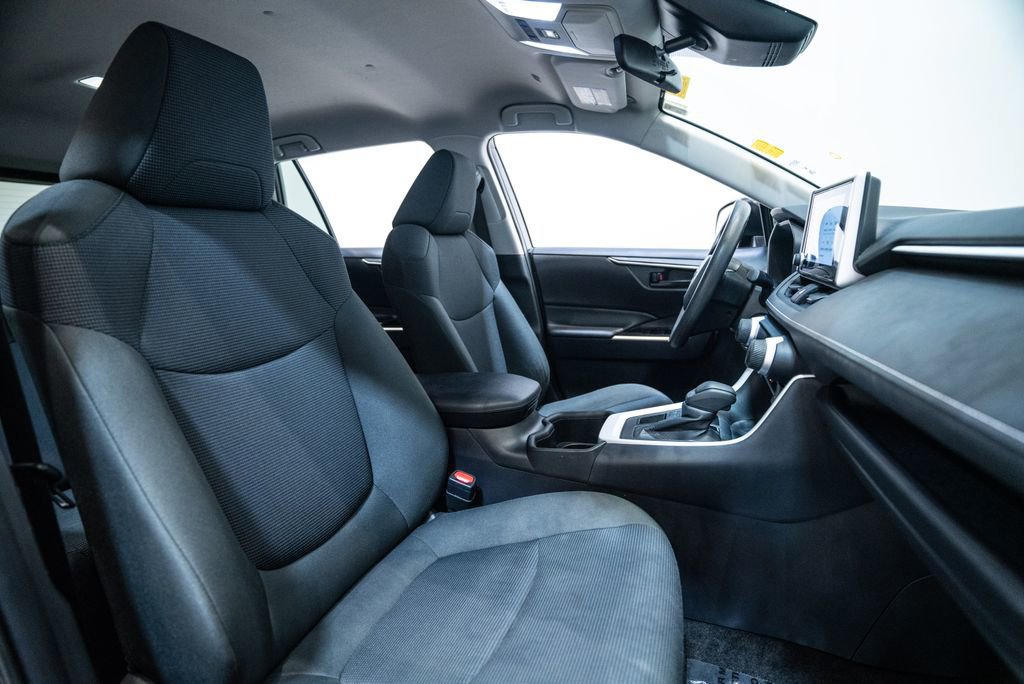 Used 2024 Toyota RAV4 LE image 15