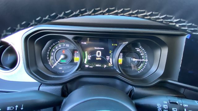 Used 2025 Jeep Wrangler Unlimited Sahara AWD/4WD image 20