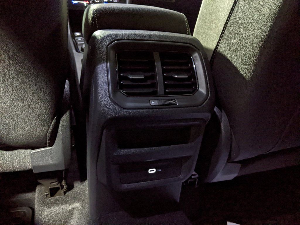 New 2026 Volkswagen Taos SE image 25