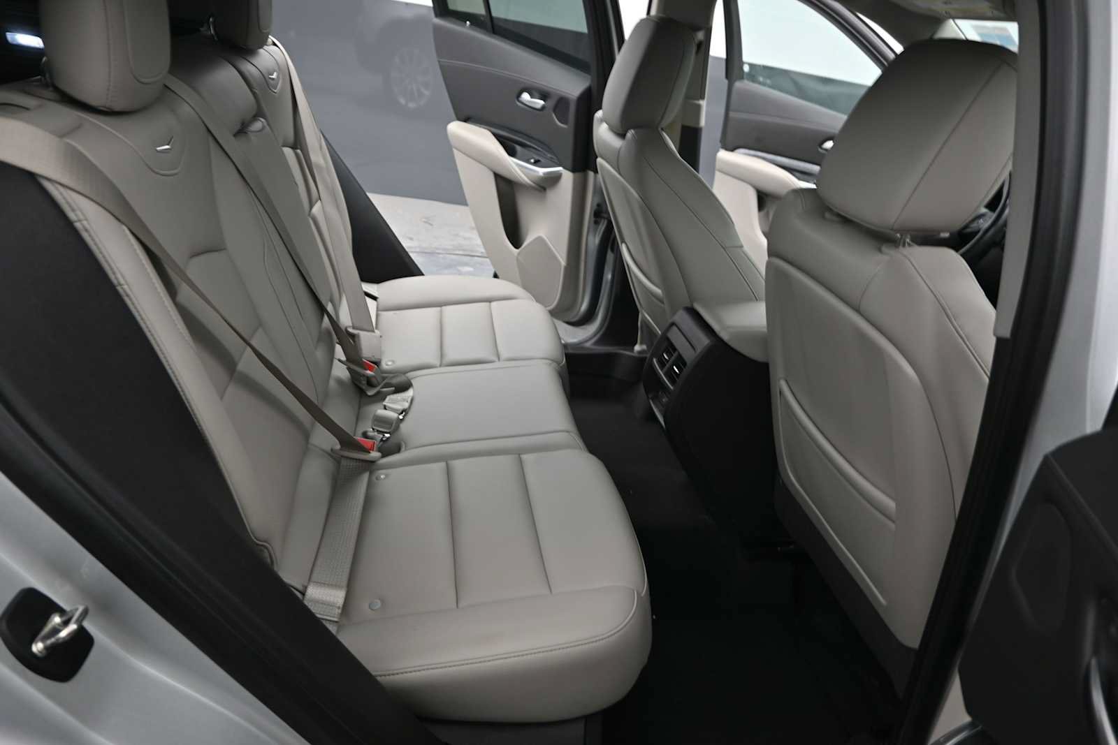Used 2019 Cadillac XT4 Luxury w/ Cold Weather Package AWD/4WD image 24