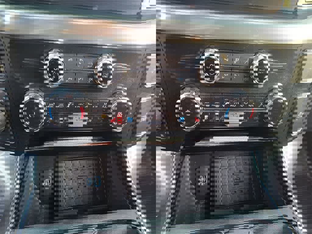 Used 2023 Ford F150 Lariat w/ Equipment Group 502A High image 19