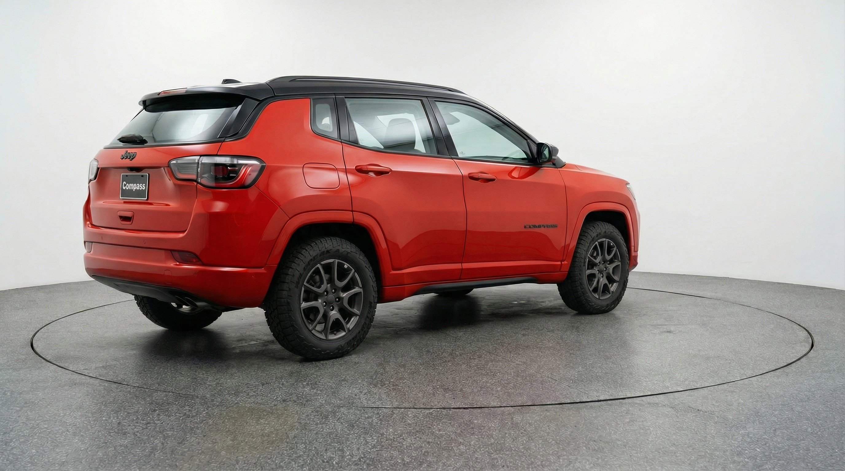 Used 2025 Jeep Compass Trailhawk image 9
